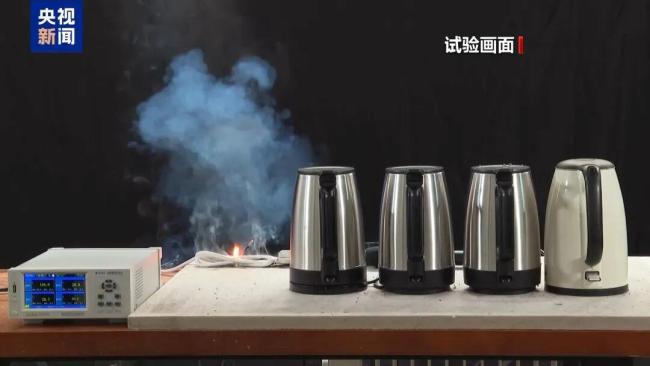 2分鐘燒到100℃？警惕用電“雷區(qū)” 插線板隱患需重視