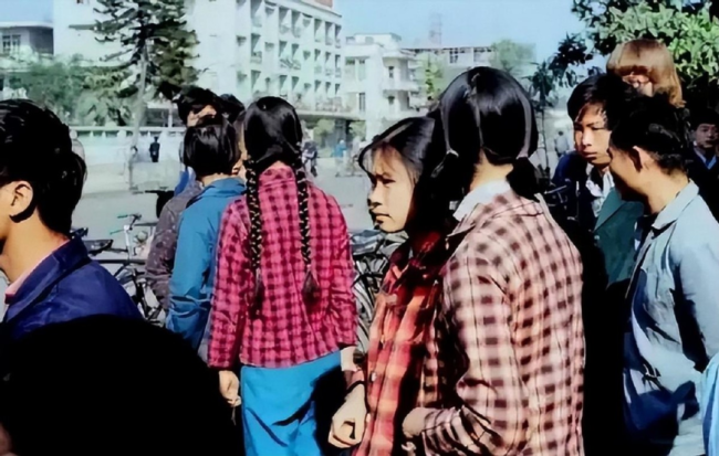 聚酯纖維怎么“塌房”了 從黑科技到貶義詞