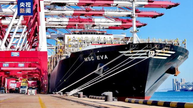 青島港貨物吞吐量突破7億噸 航線網(wǎng)絡(luò)再擴(kuò)容