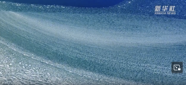 賽里木湖現(xiàn)冰推奇景