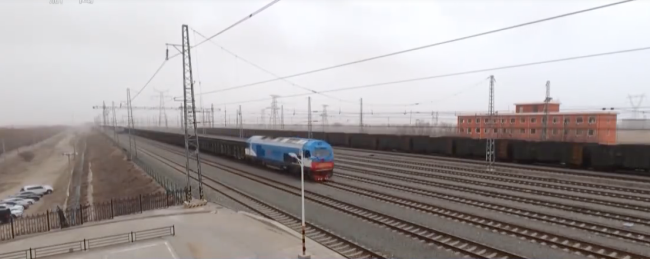 我國巨型貨車成功實現(xiàn)組隊跑 創(chuàng)新技術(shù)引領貨運革命