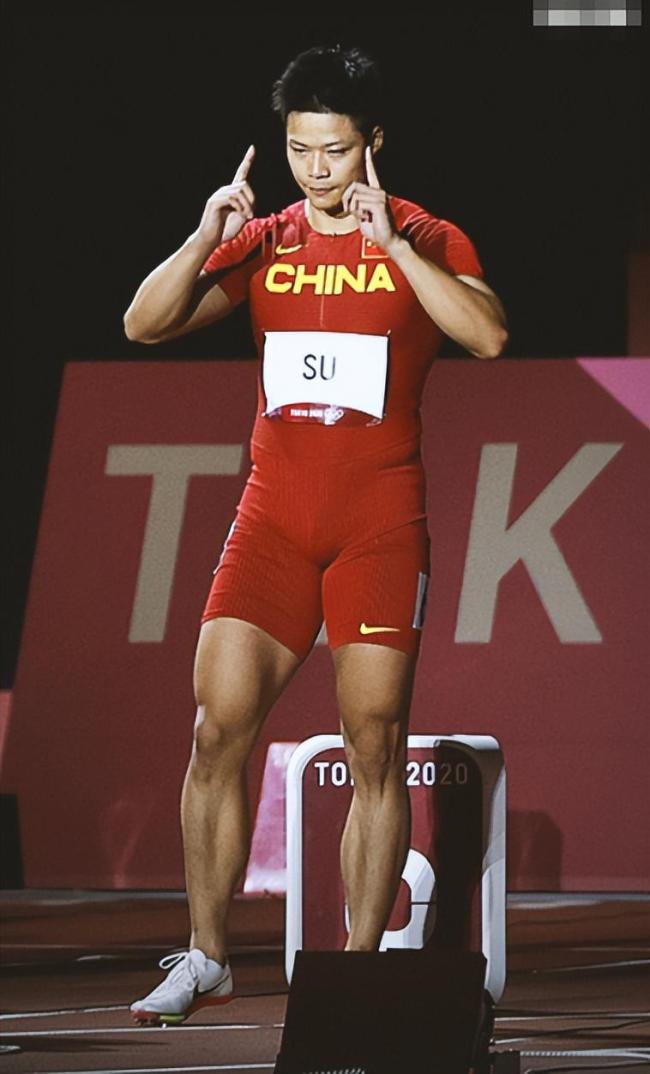 退役之際 蘇炳添向劉翔致敬 傳奇永不落幕