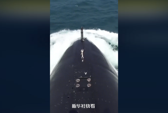 咱家的潜艇太霸气了