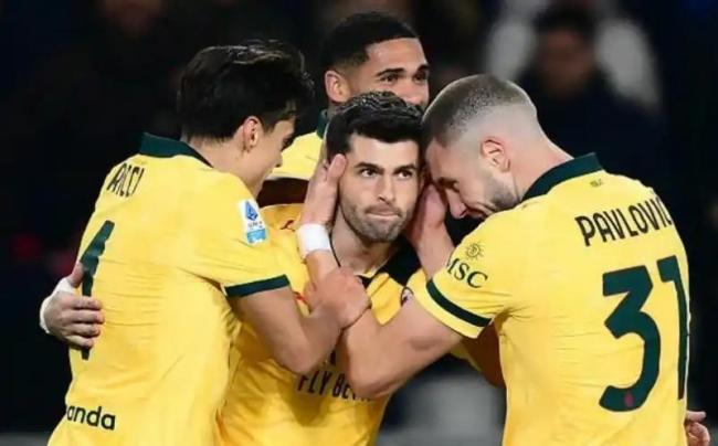 AC米蘭登頂意甲積分榜