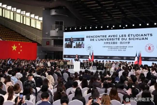 馬克龍的“夢(mèng)中情民” 熱情接待與遺憾交織