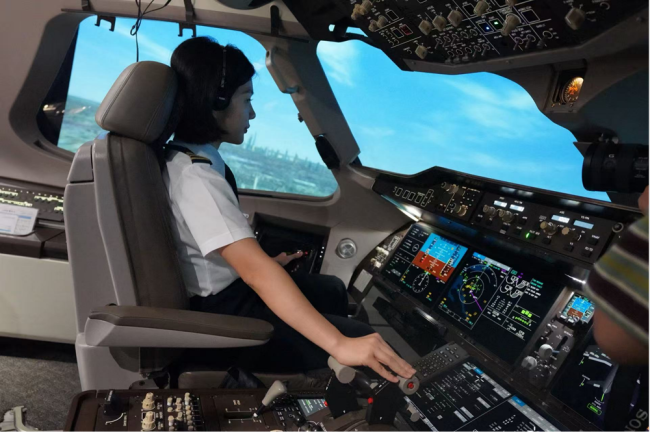 C919首位女機(jī)長(zhǎng)首航 逐夢(mèng)云端新篇章