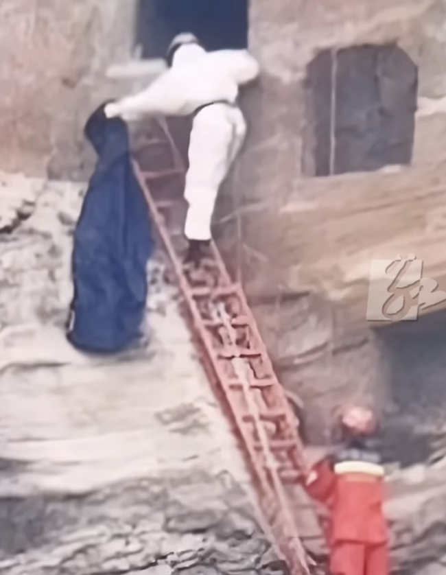 當(dāng)事人回應(yīng)飛無(wú)人機(jī)發(fā)現(xiàn)干尸，里面有個(gè)塑料瓶子還有毛毯和人類的衣服