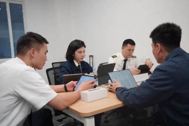 C919首位女機(jī)長(zhǎng)首航 逐夢(mèng)云端新篇章