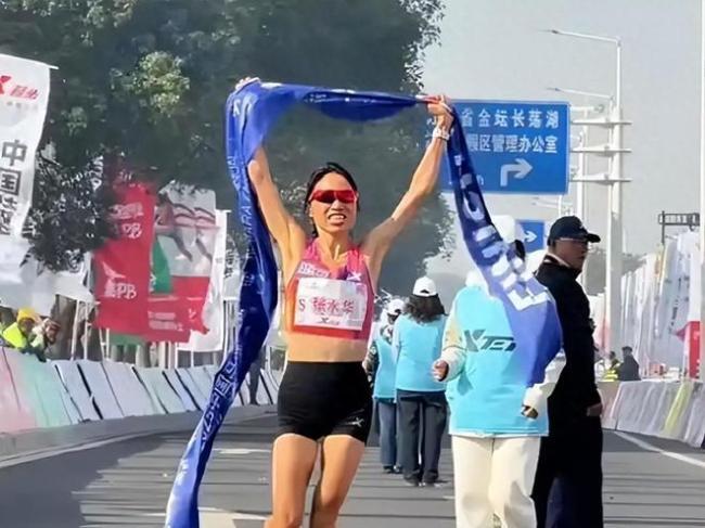 “最快女護(hù)士”曾為福州馬拉松站臺(tái) 業(yè)余選手的非凡之路