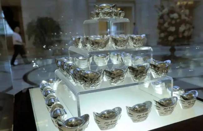 黃金漲不動(dòng)了白銀為啥還在漲 機(jī)遇還是陷阱？