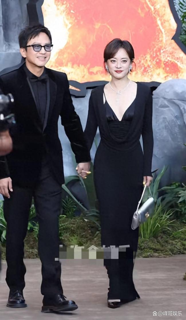 孙俪邓超牵手走红毯