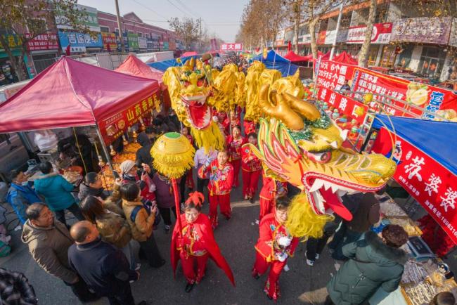 山東萊西山會(huì)“煙火”升騰似過年 傳統(tǒng)與現(xiàn)代交融的盛會(huì)