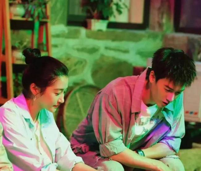 李昀锐让今夜升温 海边吻戏引爆全网