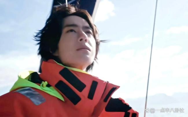 王一博上完山开始下海了 极限运动再燃热情
