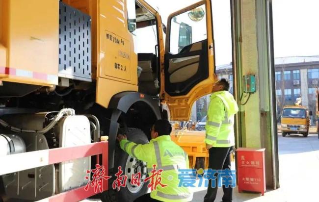 山東高速全力迎戰(zhàn)今冬首場(chǎng)大雪 保障道路暢通