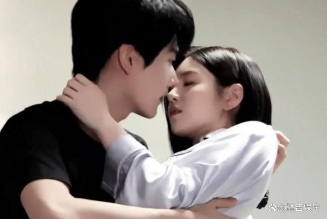 狙击蝴蝶试衣间吻 禁忌好意思学引爆网罗