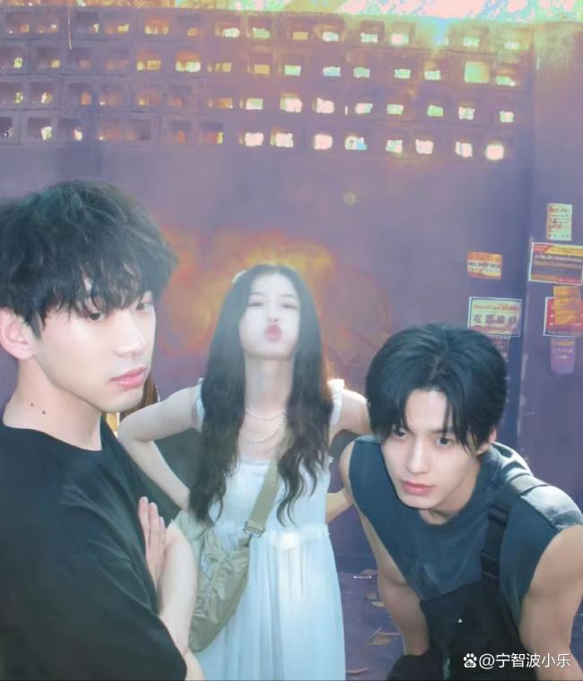 《双轨》空降开播 四天回转比剧情更盘曲