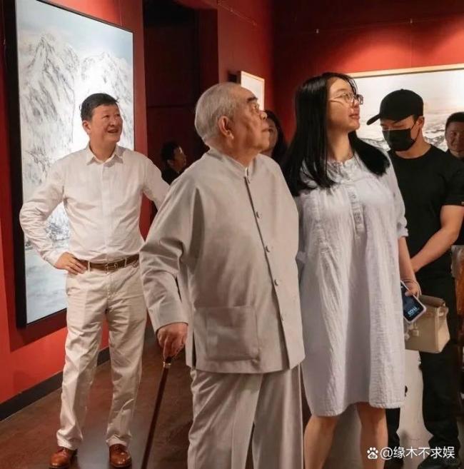 87歲再添“獨(dú)子”！范曾為何跟親生女兒決裂？ 老藝術(shù)家的家庭風(fēng)波