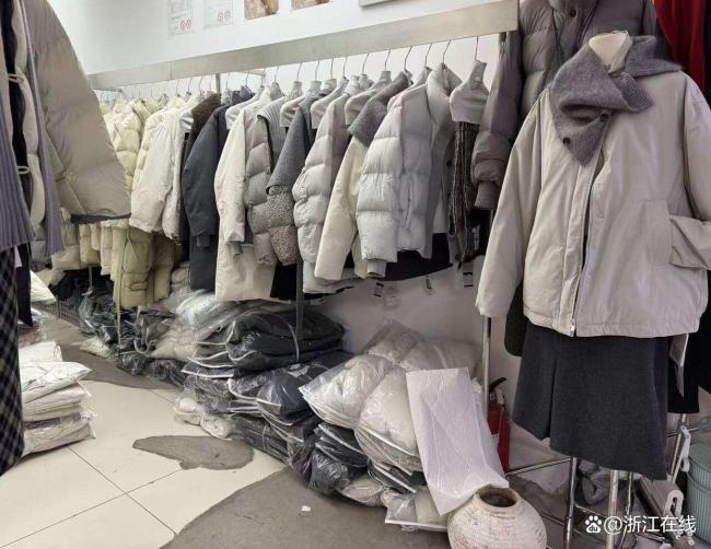 羽絨服批發(fā)價(jià)428商場(chǎng)賣(mài)上千元 價(jià)格飆升引熱議