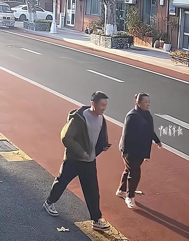 夫婦拎15萬現(xiàn)金想捐給部隊(duì)支持國防 質(zhì)樸擁軍情