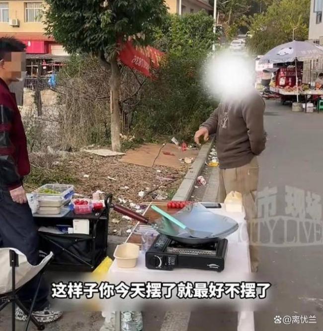 大學(xué)生創(chuàng)業(yè)擺攤被同行掀翻攤位 勞動(dòng)尊嚴(yán)何在？