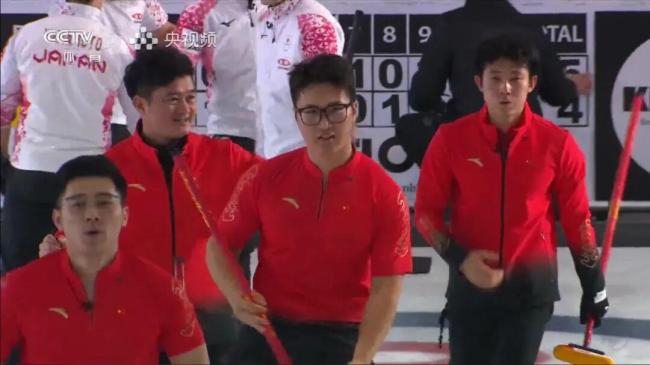 中國冰壺男隊?wèi)?zhàn)勝日本 鎖定冬奧會席位 復(fù)仇成功奪最后席位