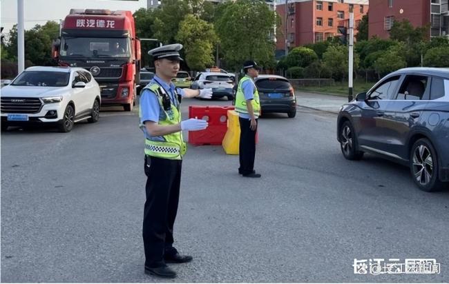 交警蔣仲超搶救12天后犧牲年僅41歲 警號封存精神永存