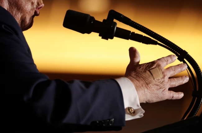 白宮回應特朗普手背一直貼創(chuàng)可貼