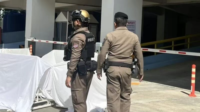 曾把胸隆炸的網(wǎng)紅在泰國墜亡 整形成癮悲劇收?qǐng)?/></p><p>離世前，她在社交平臺(tái)上傳了電影《楚門的世界》結(jié)尾片段，并附上童年照片，還將一個(gè)賬號(hào)名改為“Mary Magdalene Died”，令粉絲感到不安。</p><p class=