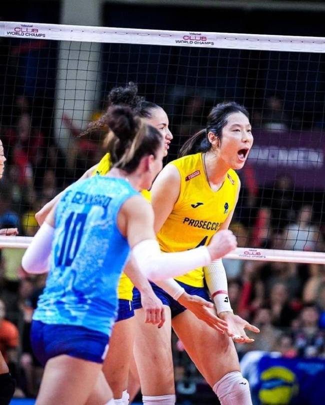 朱婷助科內(nèi)利亞諾晉級女排世俱杯決賽 關(guān)鍵發(fā)揮逆轉(zhuǎn)勝局