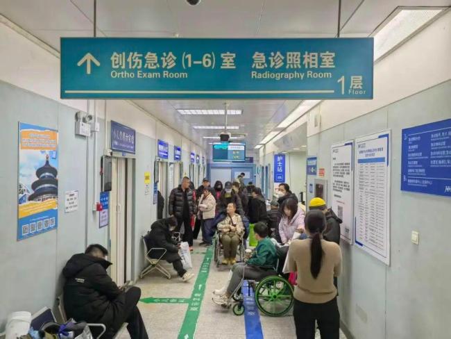 雪后北京積水潭醫(yī)院骨科已接診170人,電動車主和拍照的青年居多