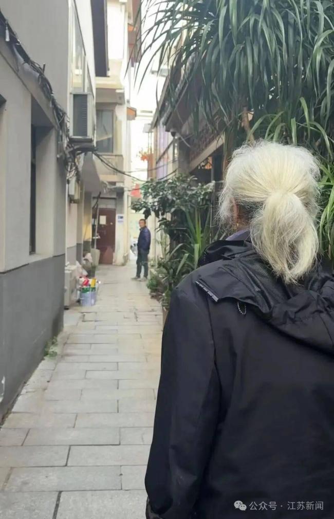 長沙盲人老太事件拍攝者發(fā)文道歉 澄清誤會并向老奶奶致歉