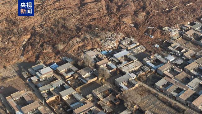 甘肃省永靖县发生滑坡 45户房屋被埋 无人员伤亡