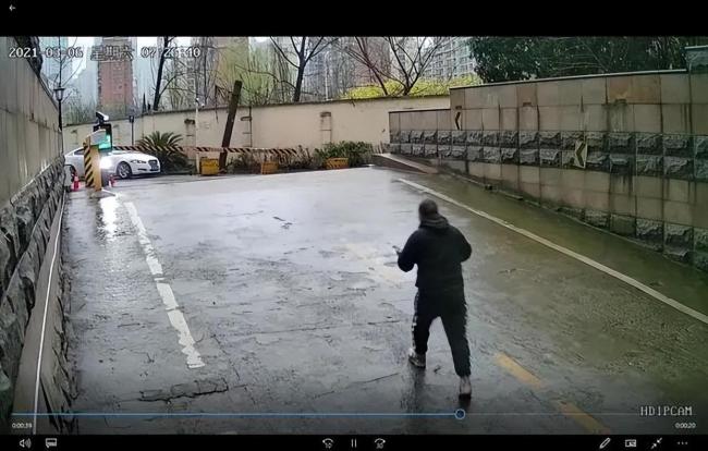 女子遭丈夫碾轧拖拽死亡案一审宣判|被告人获刑五年