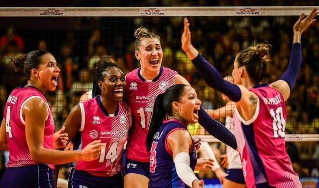 斯坎迪奇女排勇夺世俱杯冠军,安特罗波娃成全场焦点