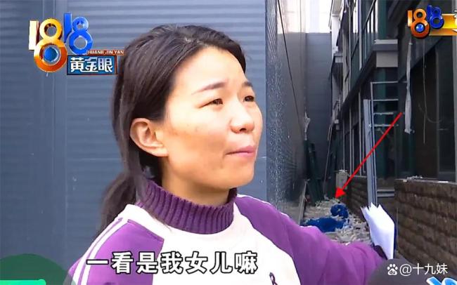 女儿坠楼妈妈怀疑拆玻璃导致