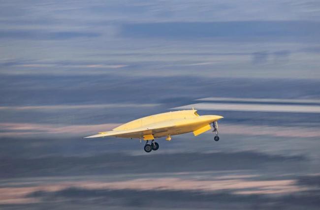 专家：彩虹-7是中国无人机里程碑 国之重器首飞成功