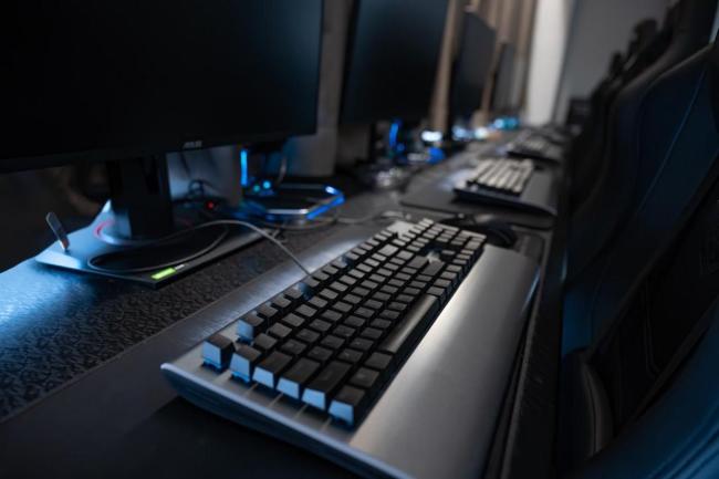 男子电竞馆猝死 家属索赔157万 通宵游戏引悲剧