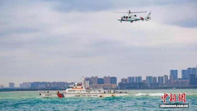 海南封关护港 海警全天候执法演练