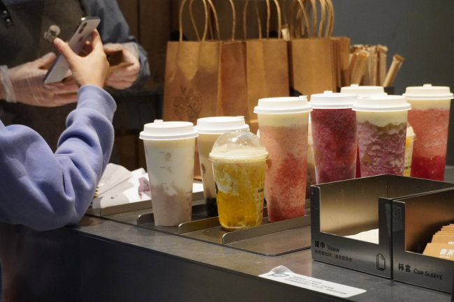 又有两家咖啡连锁品牌门店破万:咖啡向上、奶茶向下 市场趋势反转