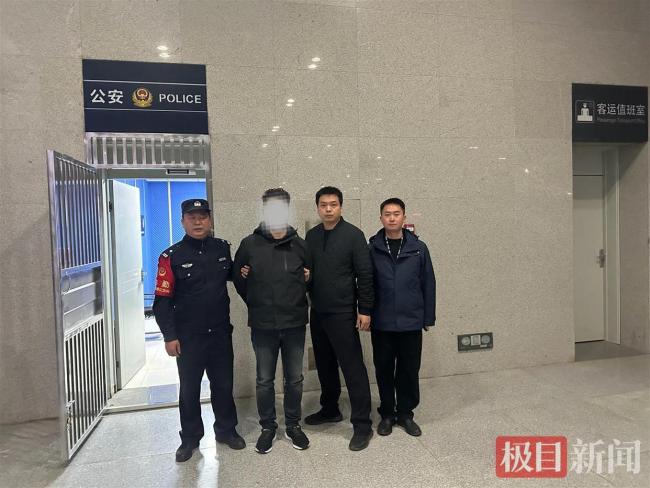 夫妻在航班上盗窃，空铁联动拦截，六小时内人赃并获