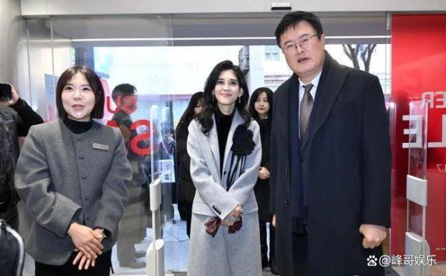 55岁三星长公主李富真露面！有家族遗传病走路蹒跚，儿子让她增光