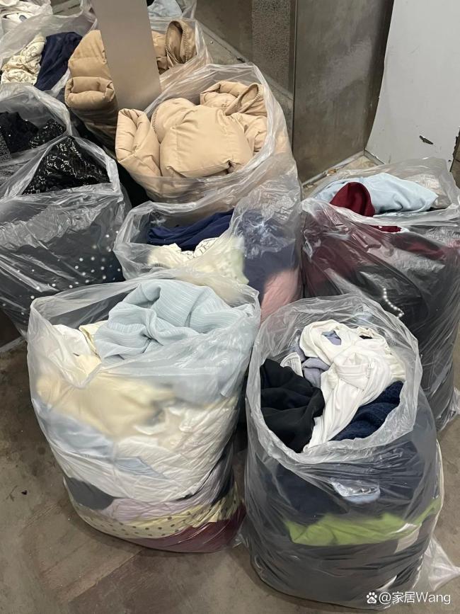 不要扔掉家里不穿的毛衣。改造旧衣服。