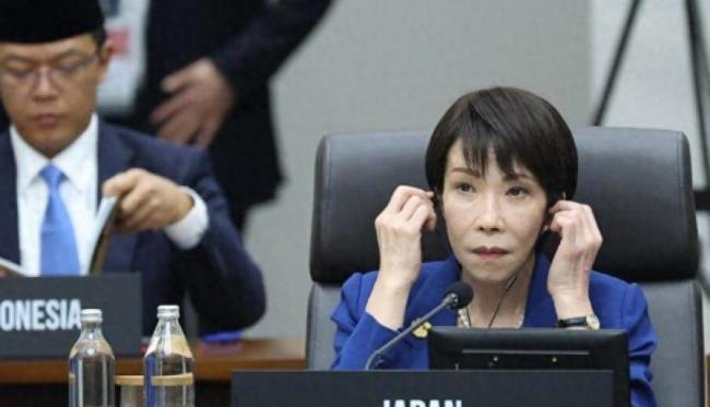 中国战区亮刀，对日称呼有变化，高市被日本民众唾弃 军国主义幽灵再现警钟长鸣