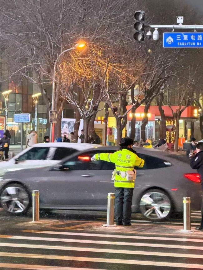 骑行乱、车位缺、执法难:北京700万辆电动自行车的治理考题 新规能否破局?