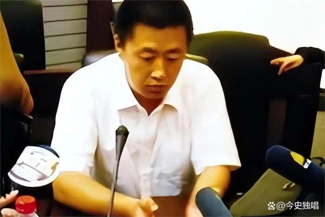 扶摔倒路人被反问是不是你撞的 一句反问改变命运