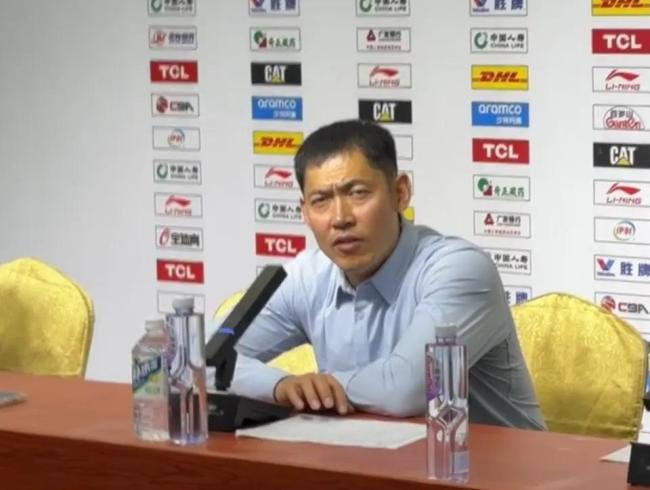 张庆鹏:比赛打得这么难看对不起北控球迷,沈梓捷受伤不是输球的借口