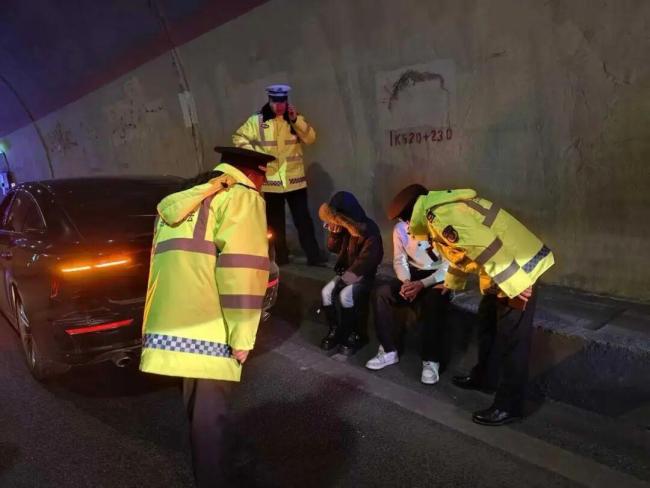 刹车失灵时速115狂奔490公里司机发声 警车护航化险为夷