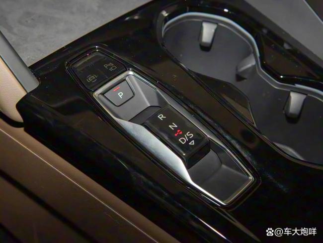全新奥迪Q5L开启预售 多项革新引关注
