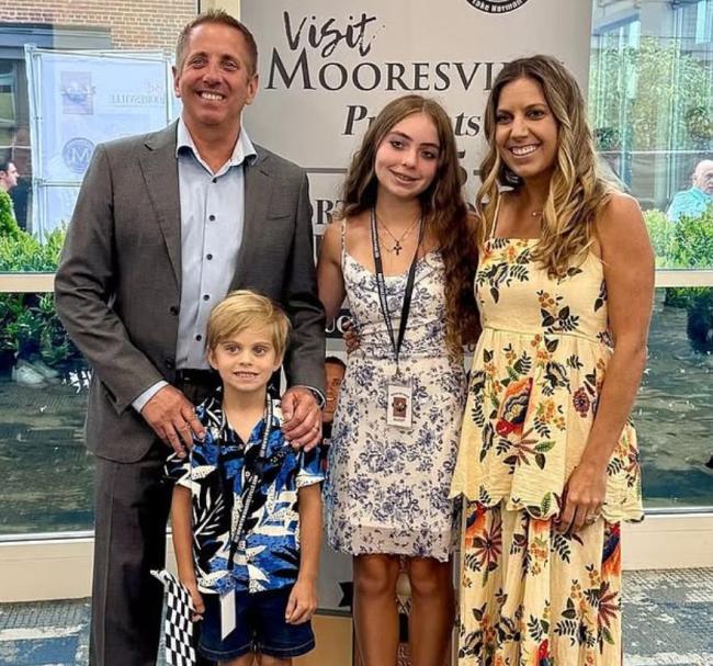 美知名车手一家4口坠机身亡 突发空难悲剧